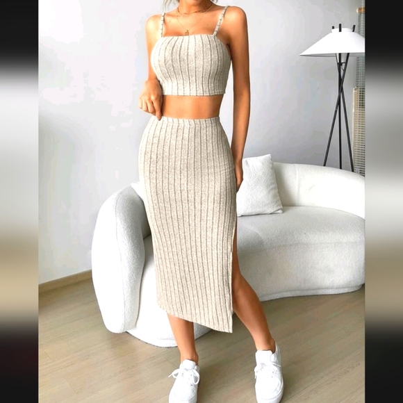 Split thigh Skirt W Cami Top - Picture 1 of 4